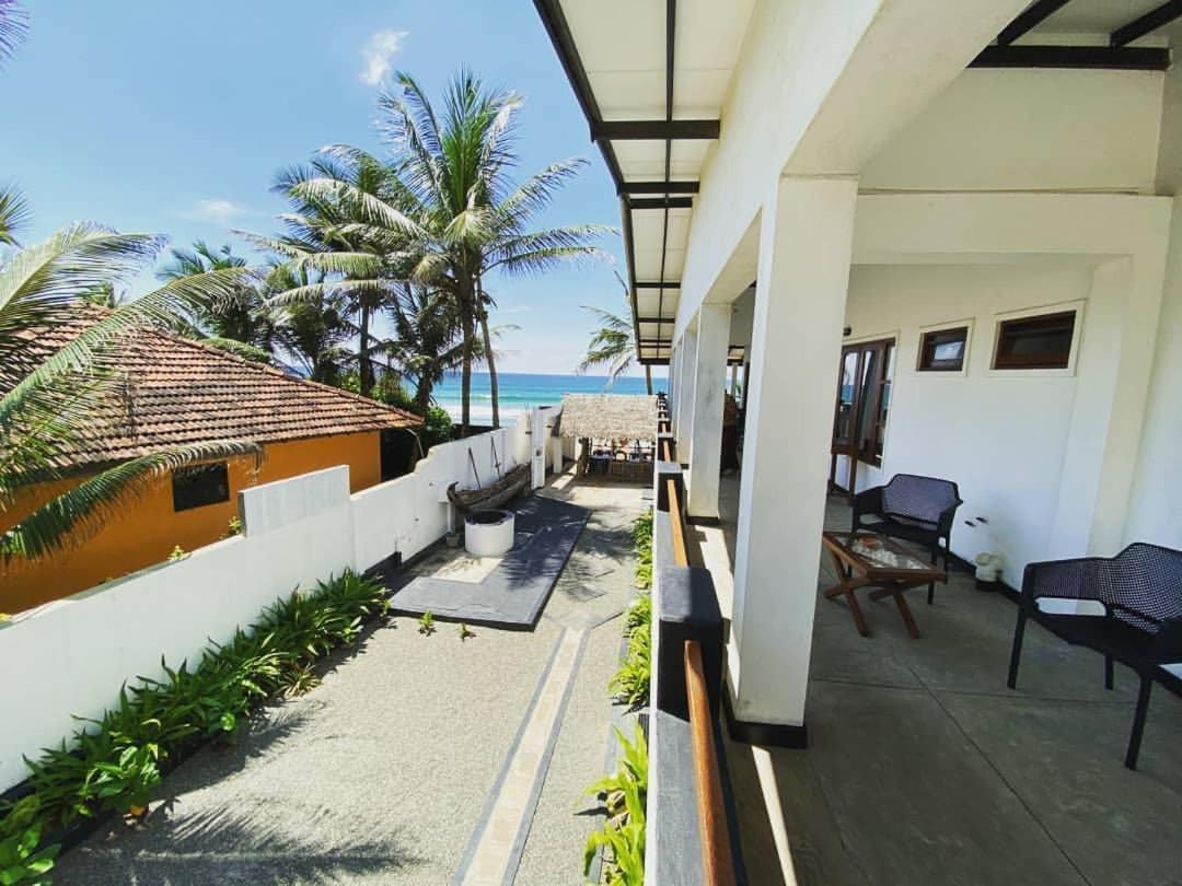 Sailors' Bay Bed & Breakfast Hikkaduwa Exterior photo