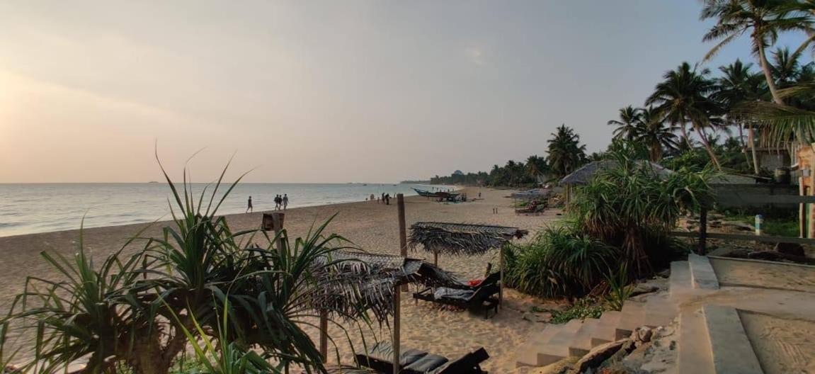 Sailors' Bay Bed & Breakfast Hikkaduwa Exterior photo