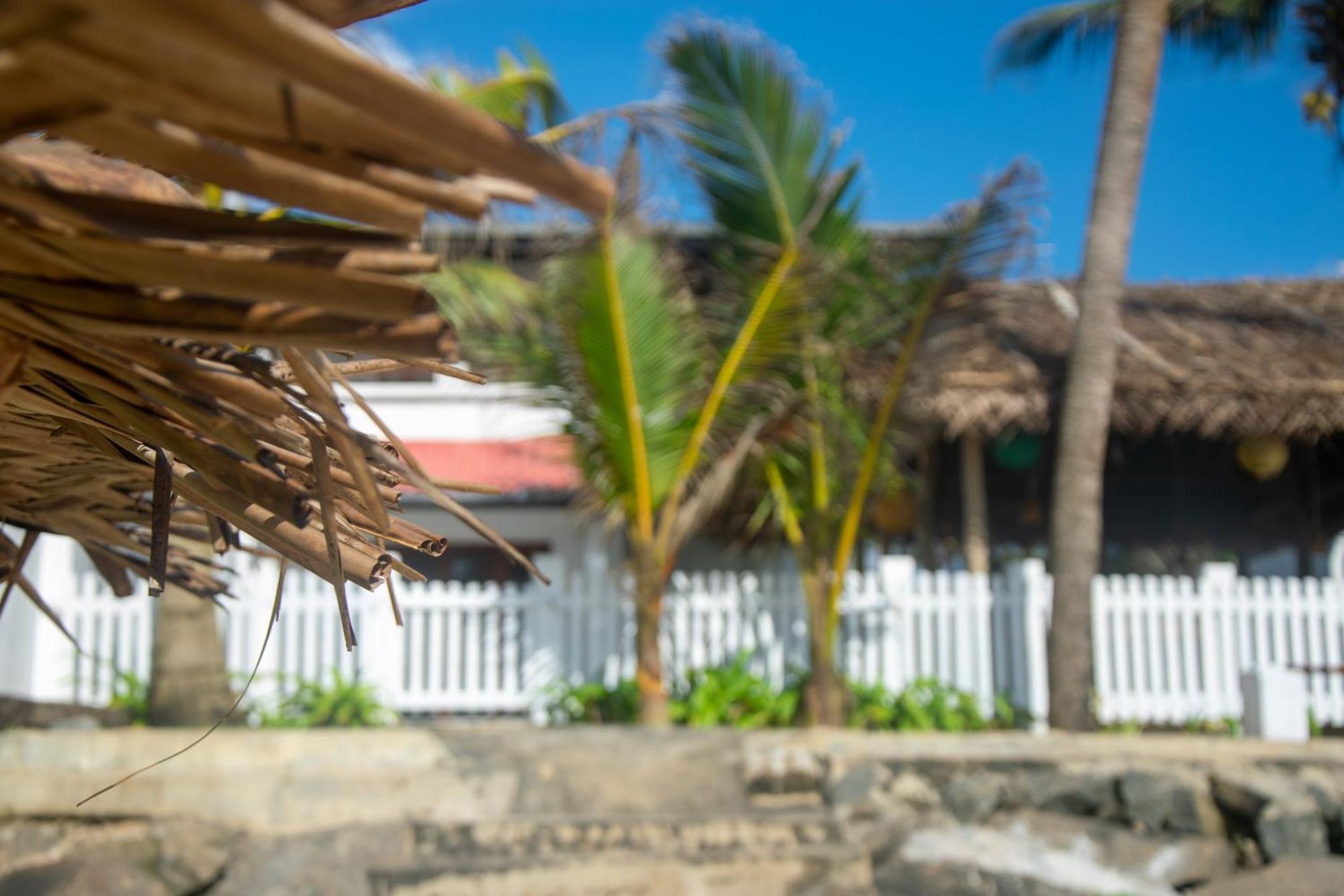Sailors' Bay Bed & Breakfast Hikkaduwa Exterior photo