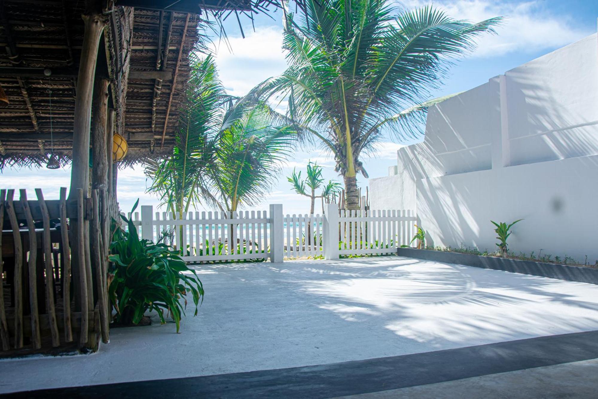 Sailors' Bay Bed & Breakfast Hikkaduwa Exterior photo