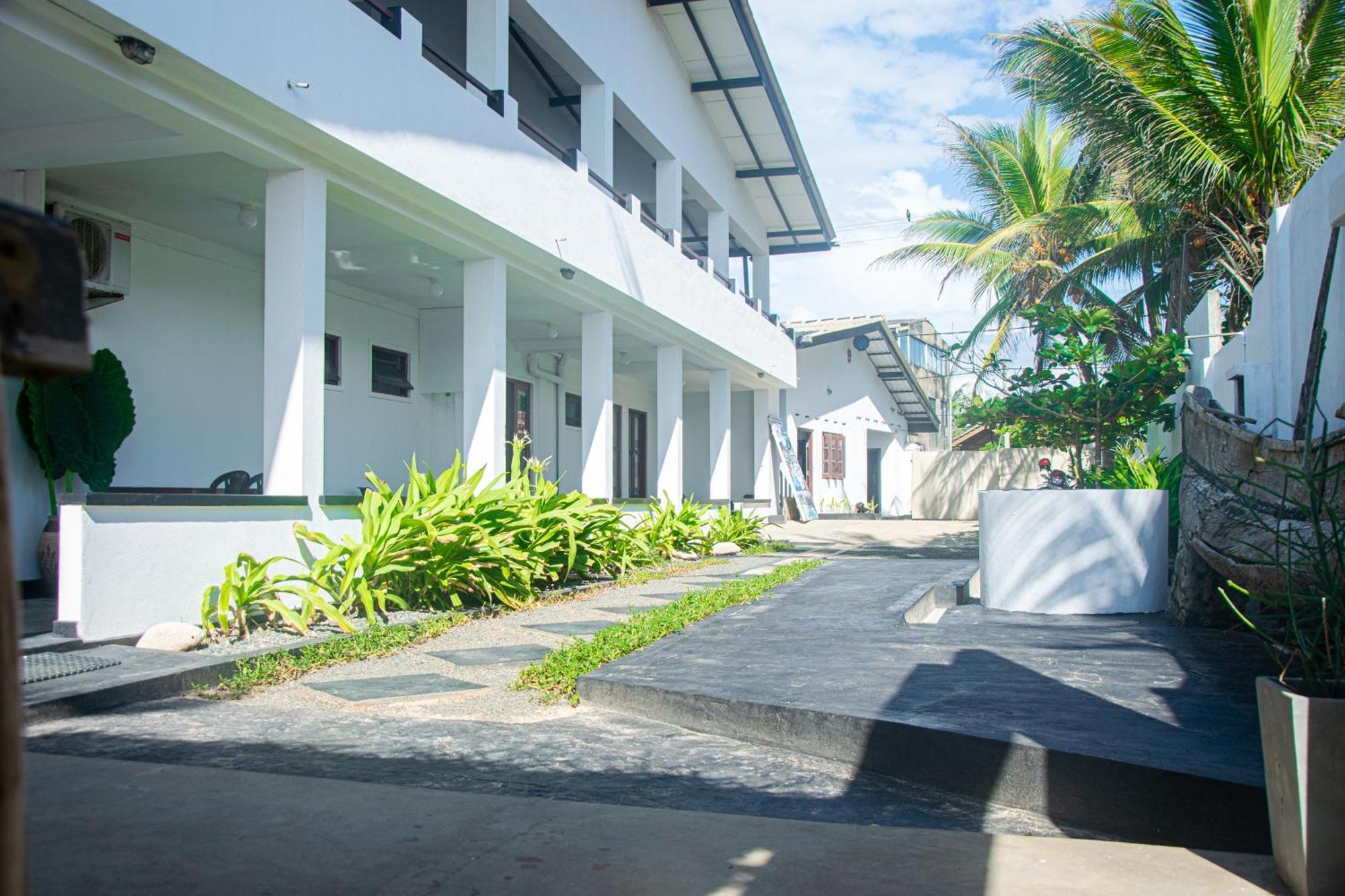 Sailors' Bay Bed & Breakfast Hikkaduwa Exterior photo