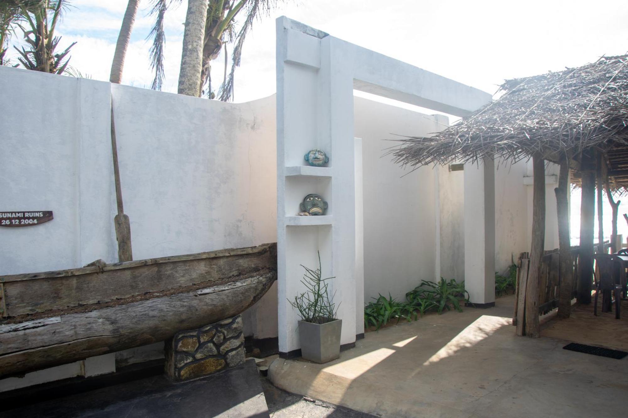 Sailors' Bay Bed & Breakfast Hikkaduwa Exterior photo