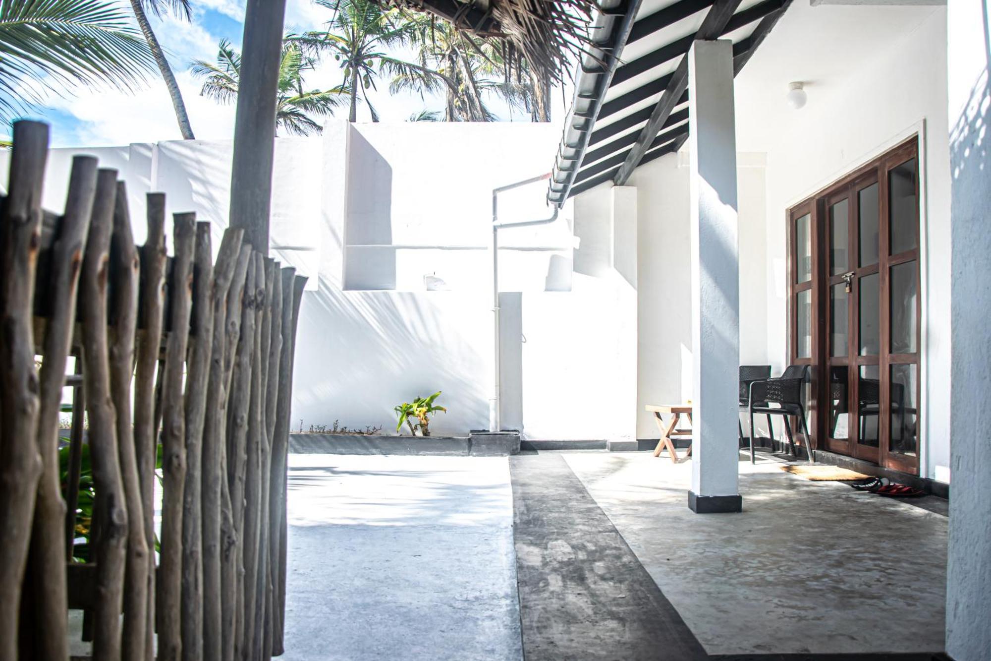 Sailors' Bay Bed & Breakfast Hikkaduwa Exterior photo