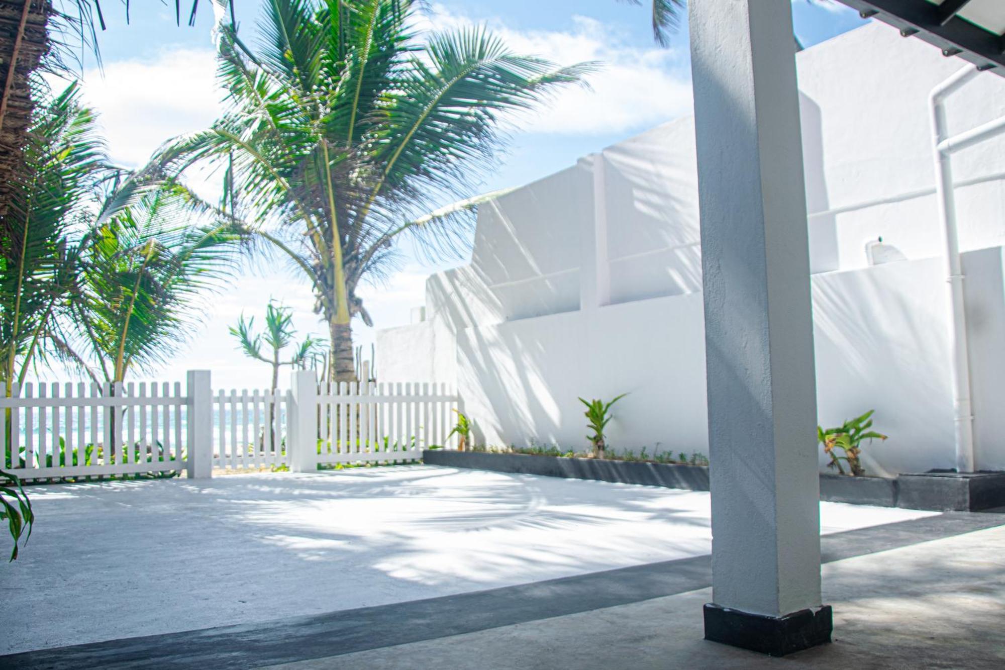 Sailors' Bay Bed & Breakfast Hikkaduwa Exterior photo