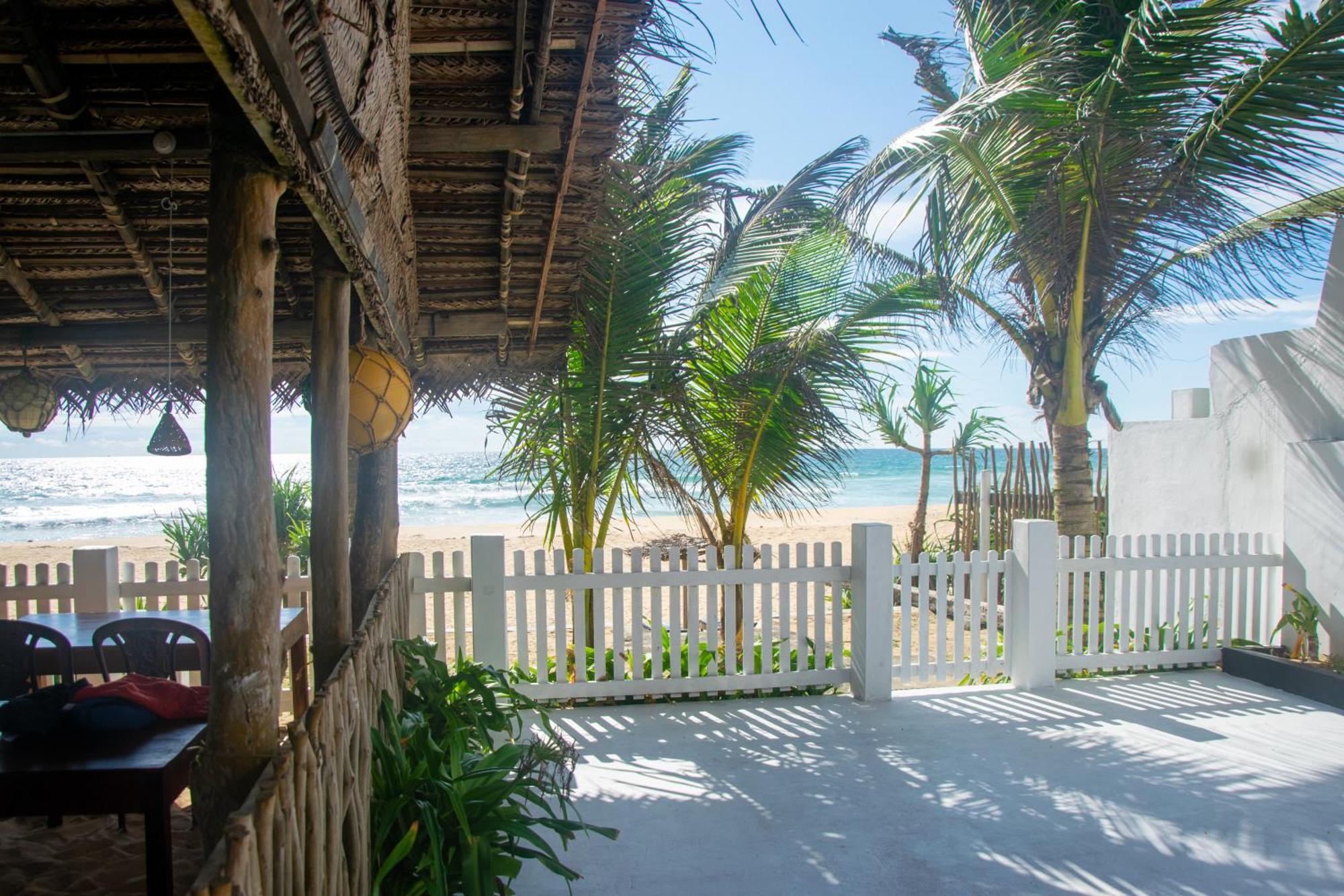 Sailors' Bay Bed & Breakfast Hikkaduwa Exterior photo