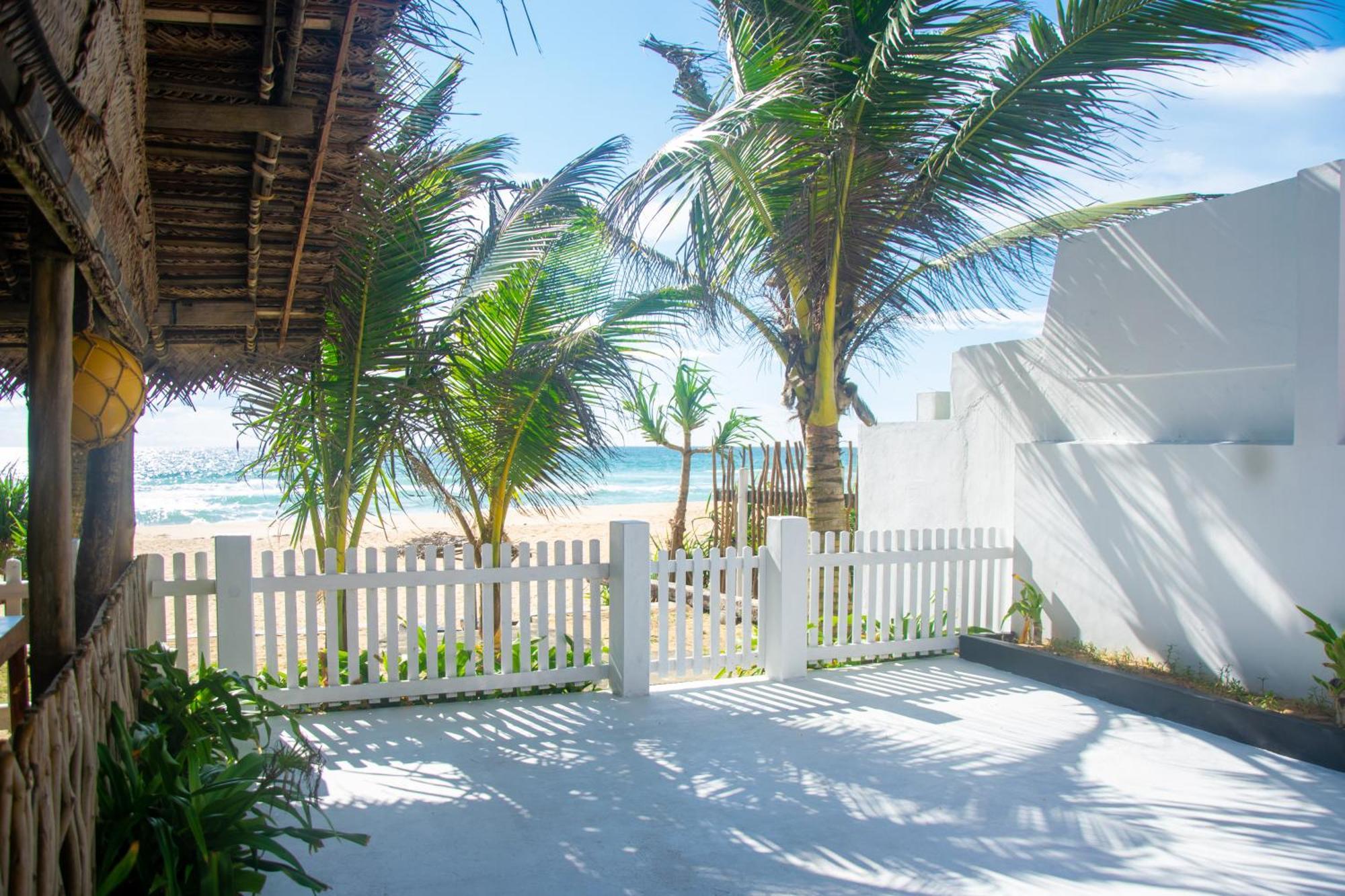 Sailors' Bay Bed & Breakfast Hikkaduwa Exterior photo