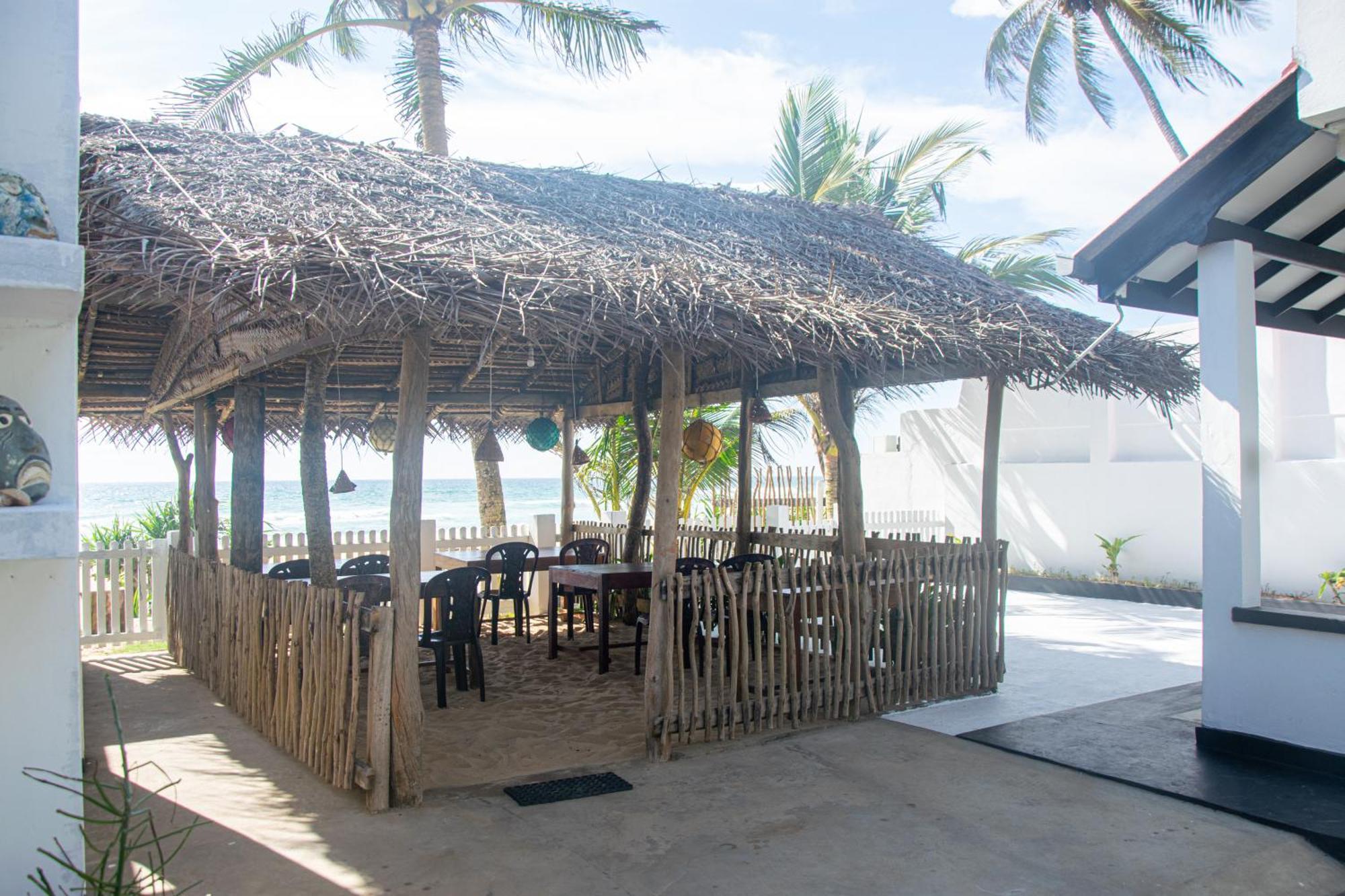Sailors' Bay Bed & Breakfast Hikkaduwa Exterior photo