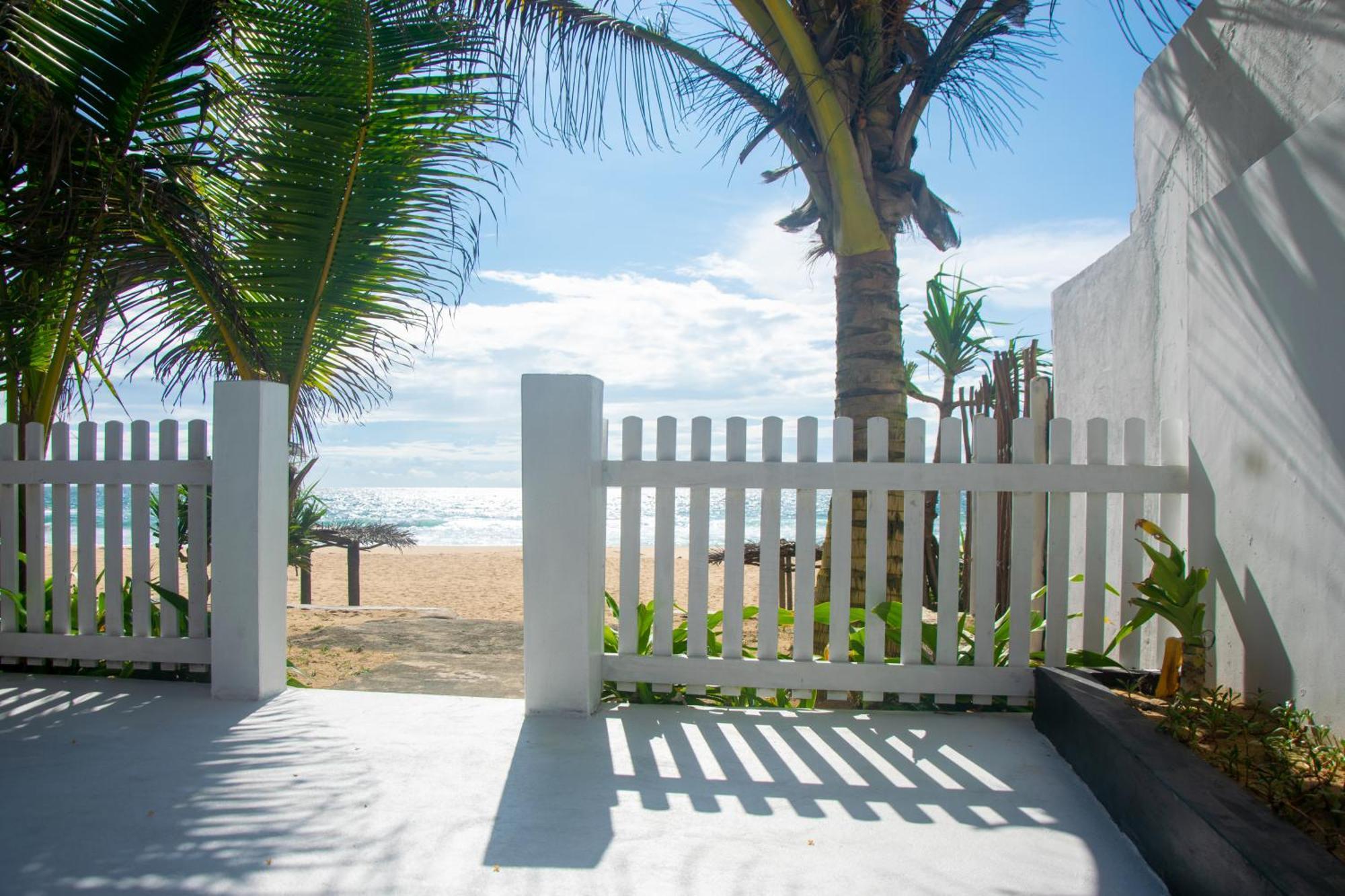 Sailors' Bay Bed & Breakfast Hikkaduwa Exterior photo