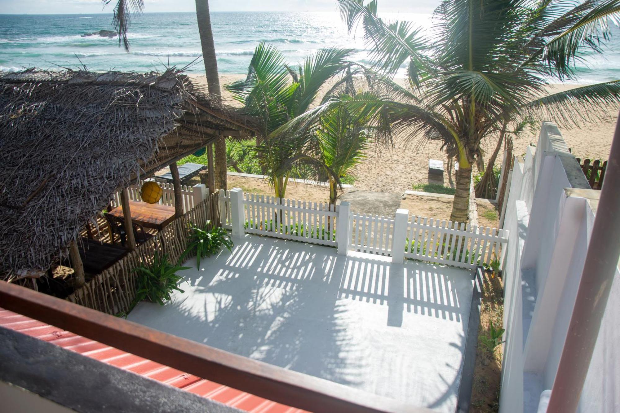 Sailors' Bay Bed & Breakfast Hikkaduwa Exterior photo