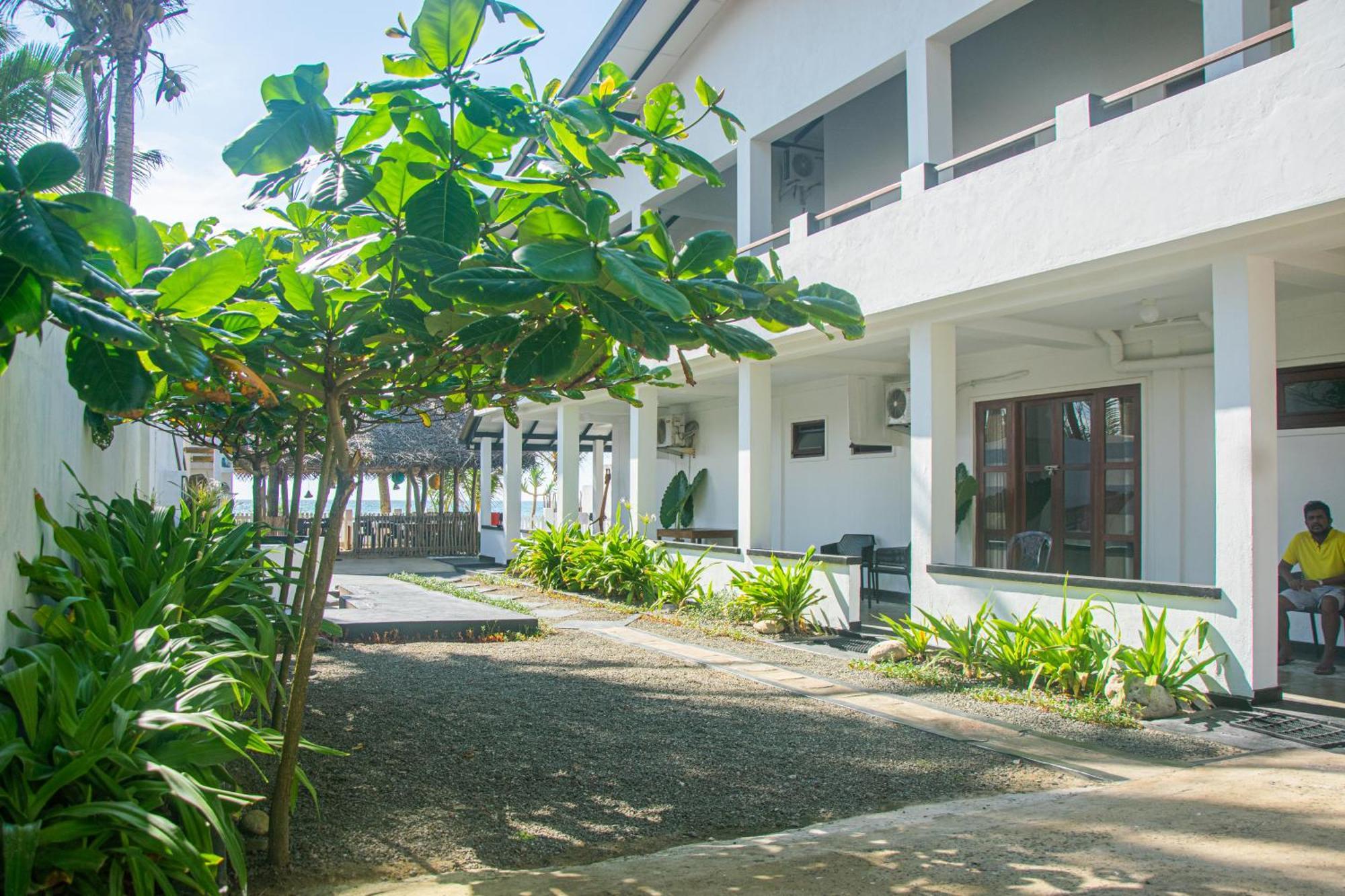 Sailors' Bay Bed & Breakfast Hikkaduwa Exterior photo