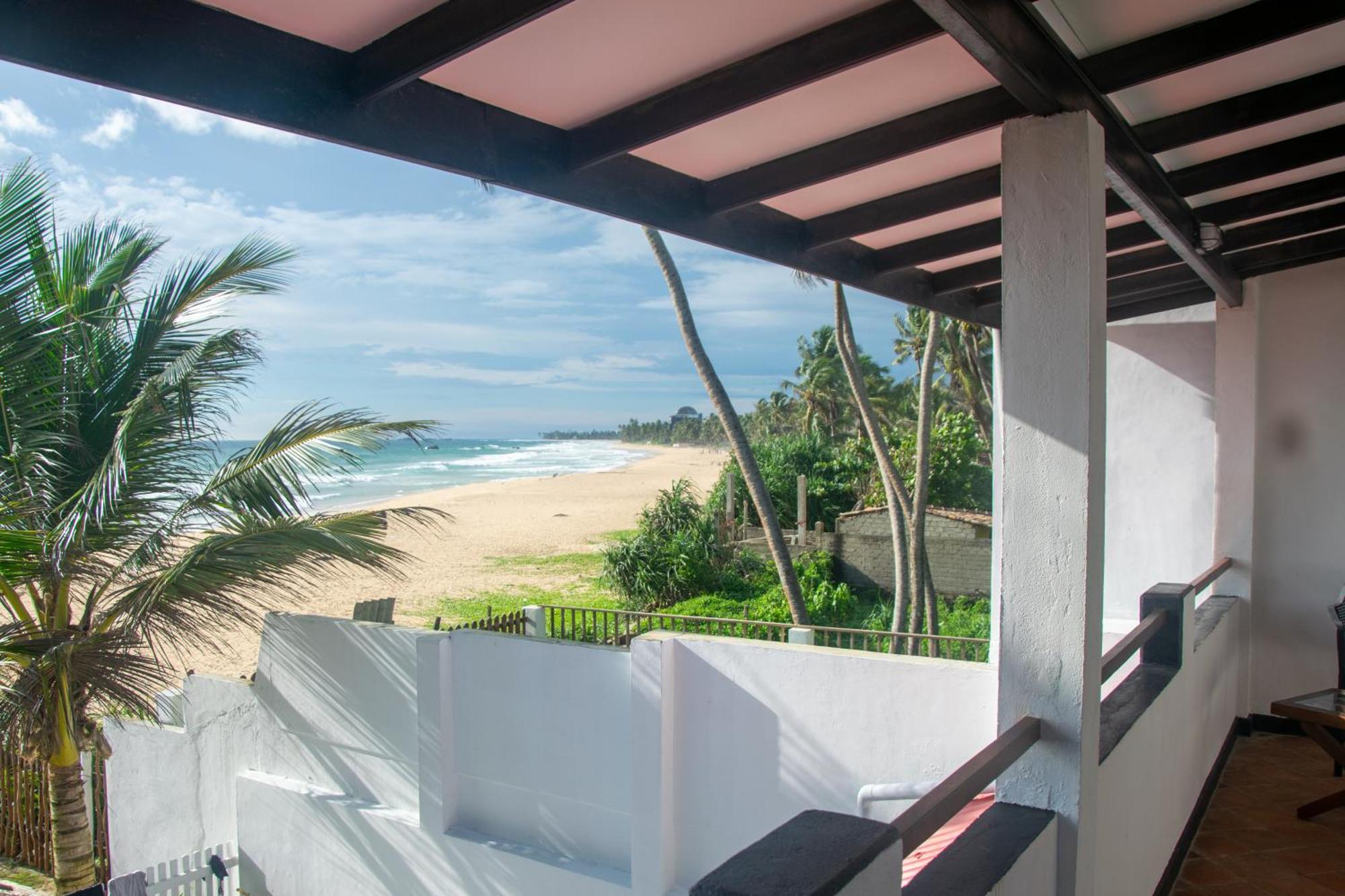 Sailors' Bay Bed & Breakfast Hikkaduwa Exterior photo