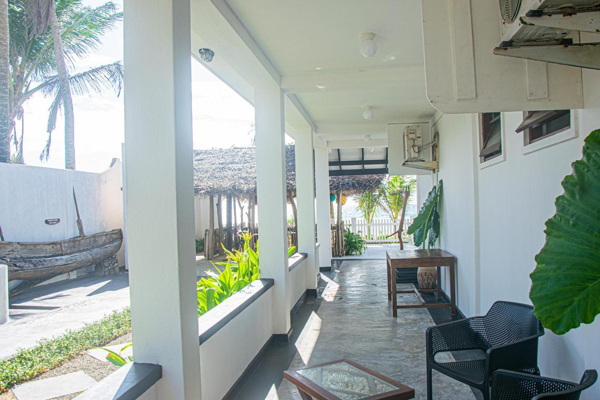 Sailors' Bay Bed & Breakfast Hikkaduwa Exterior photo