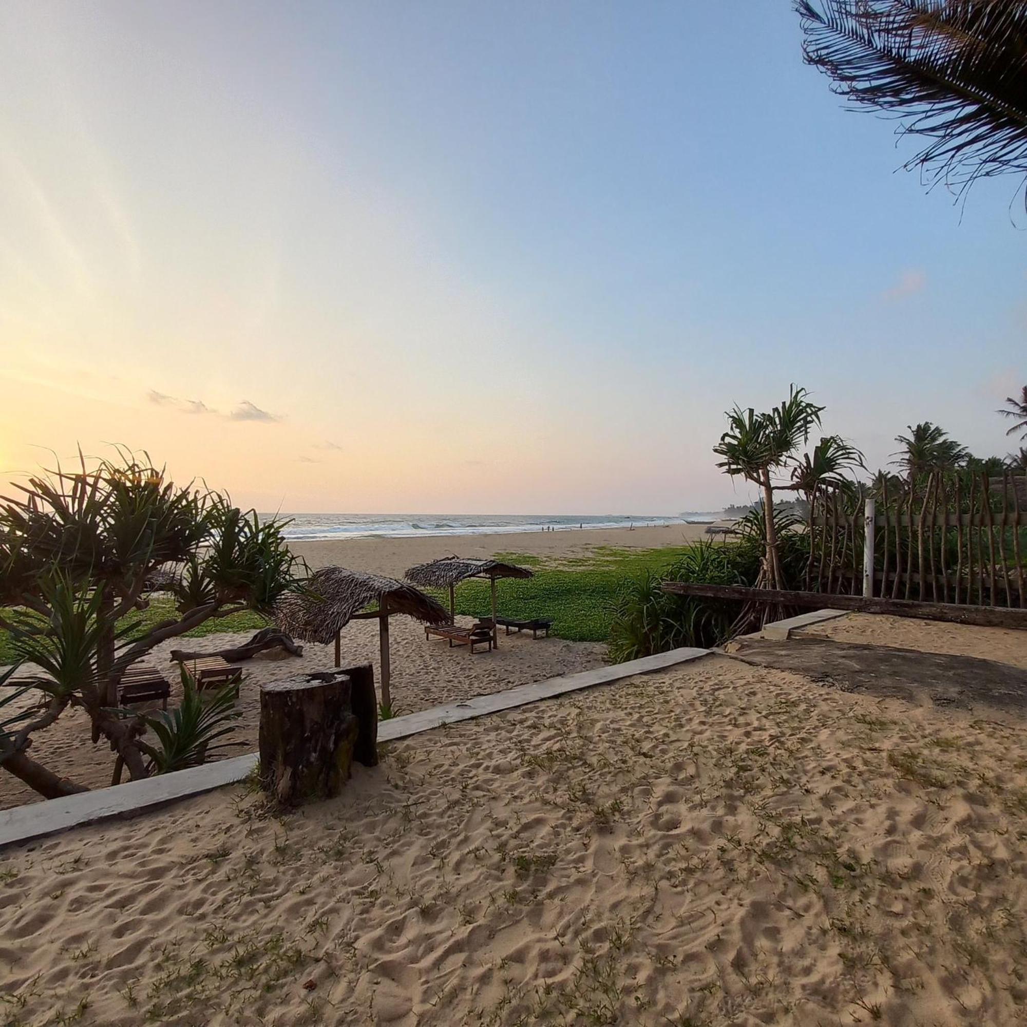 Sailors' Bay Bed & Breakfast Hikkaduwa Exterior photo