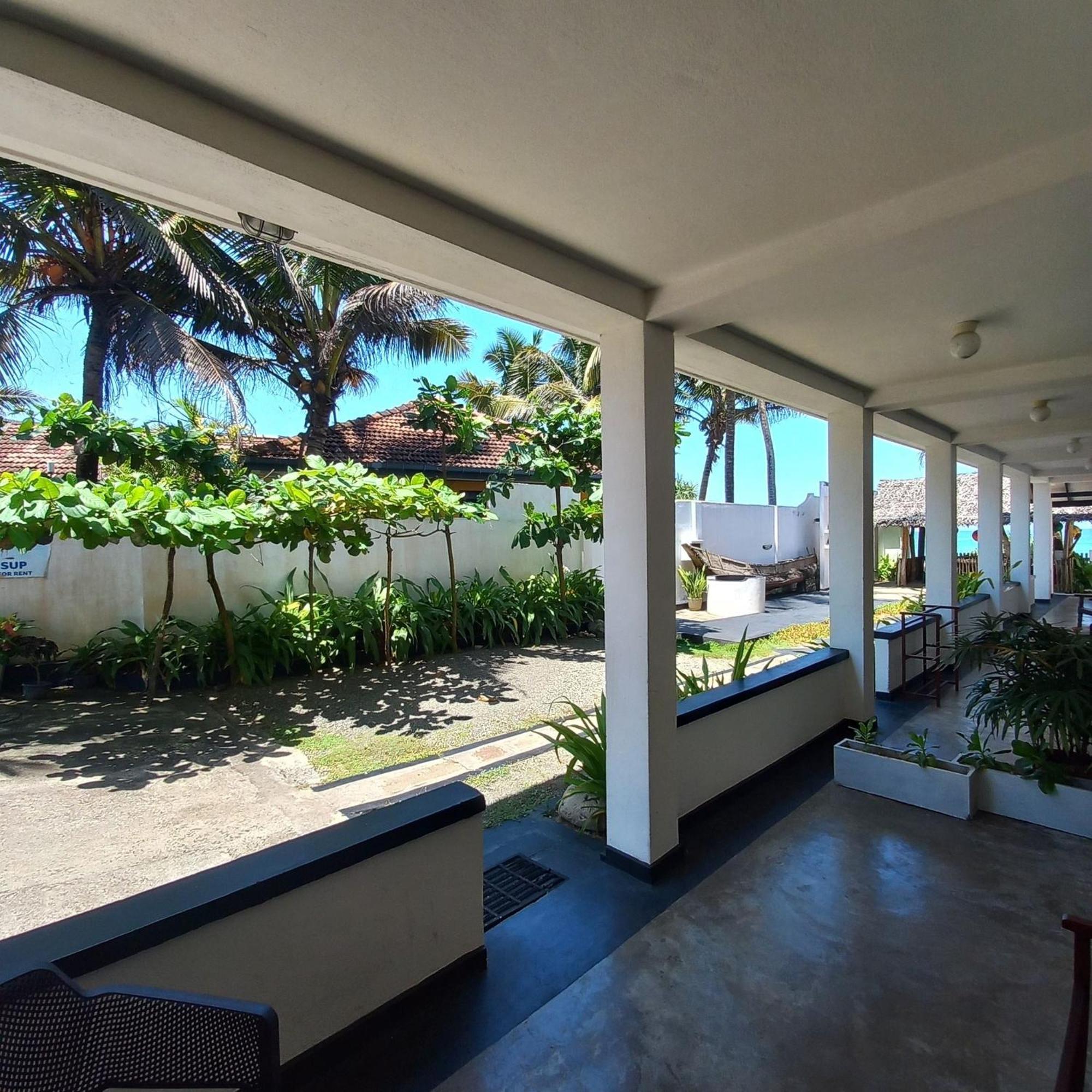 Sailors' Bay Bed & Breakfast Hikkaduwa Exterior photo