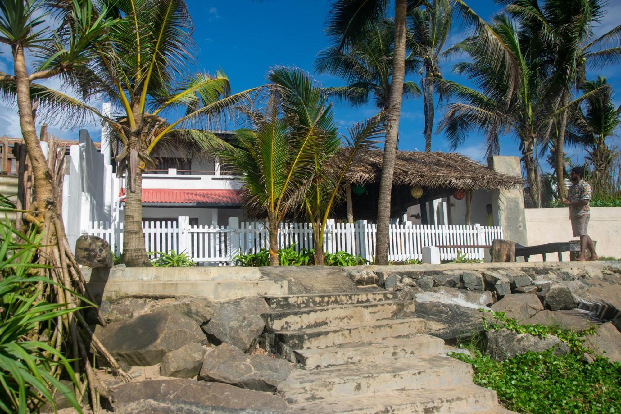 Sailors' Bay Bed & Breakfast Hikkaduwa Exterior photo