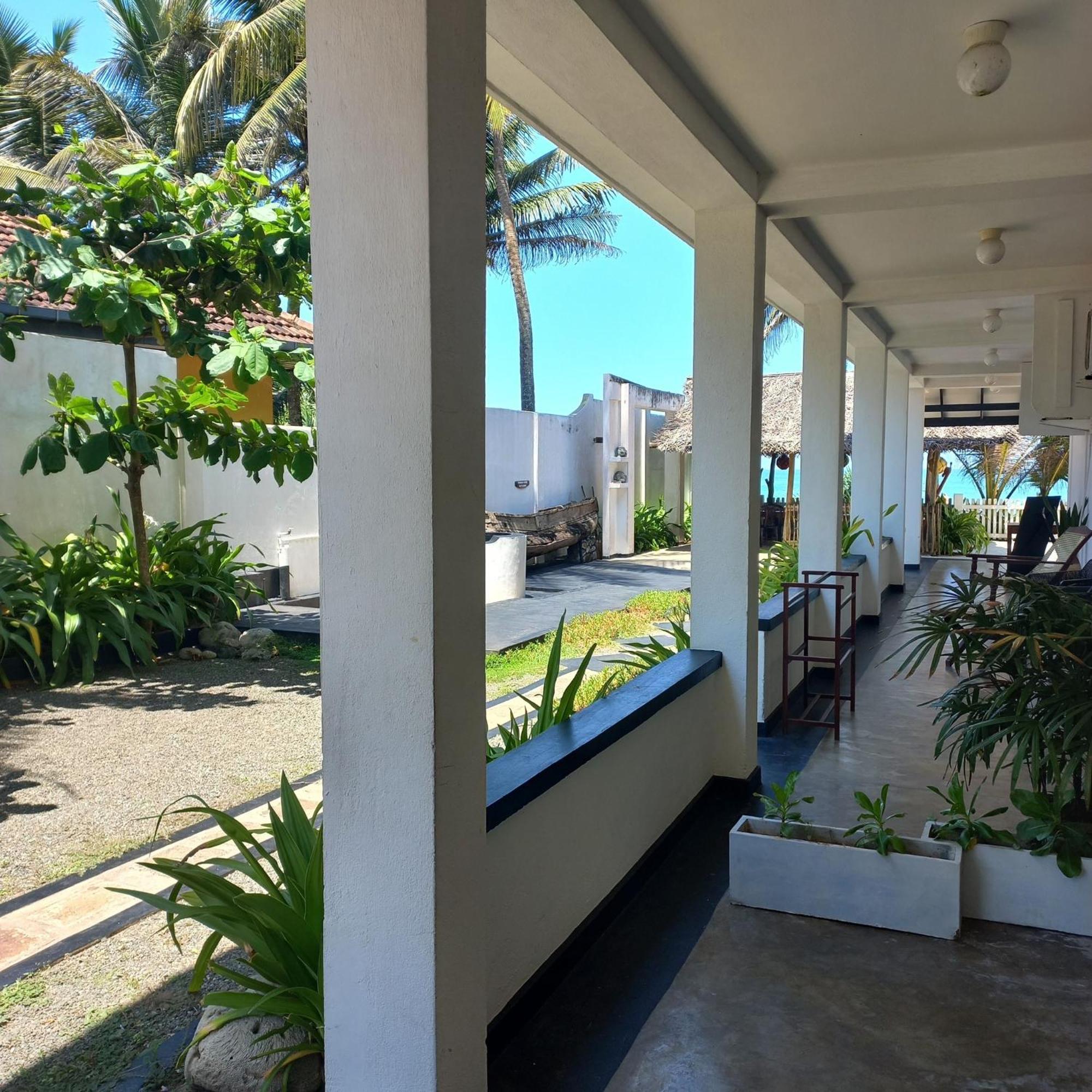 Sailors' Bay Bed & Breakfast Hikkaduwa Exterior photo