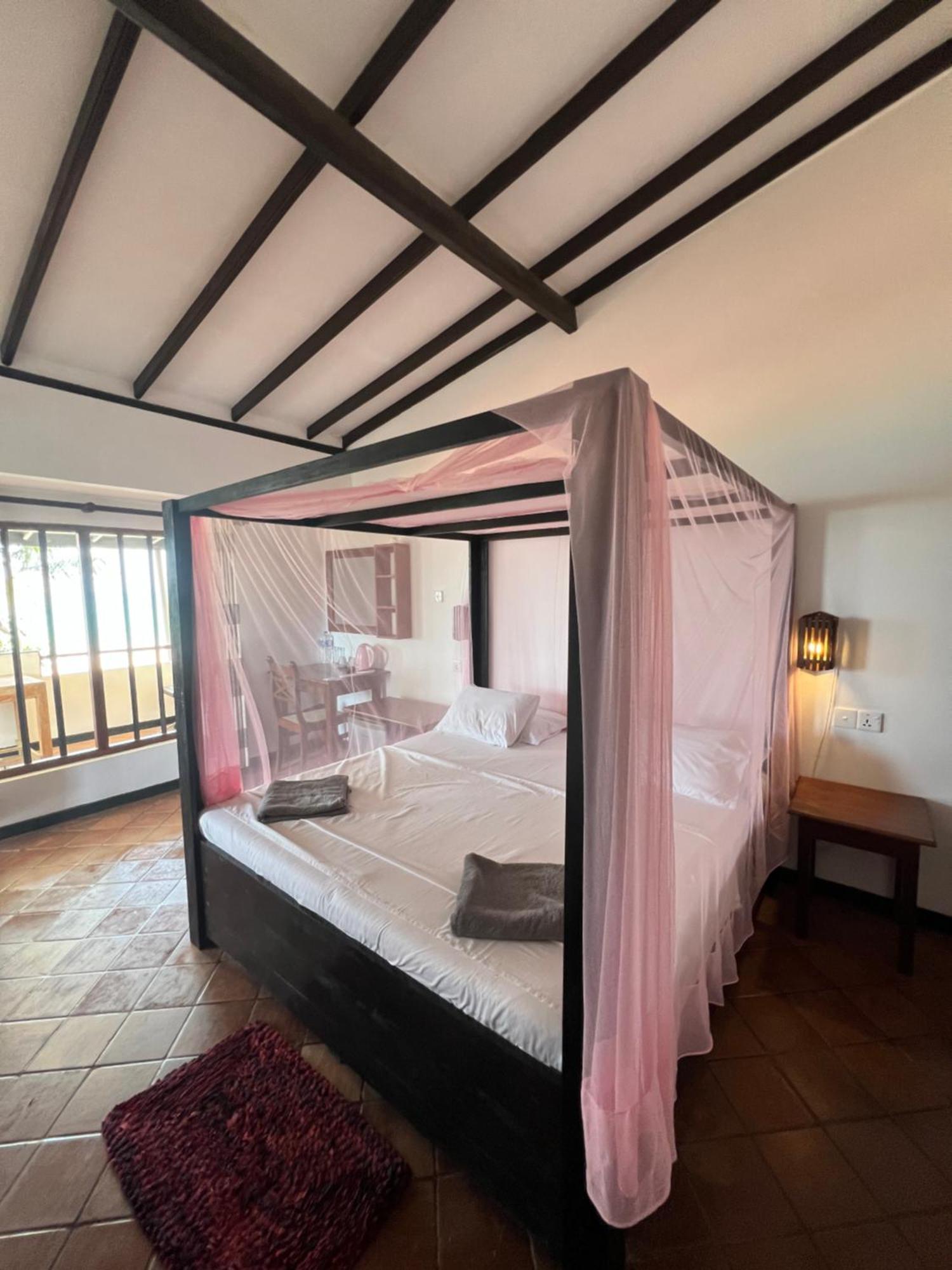 Sailors' Bay Bed & Breakfast Hikkaduwa Exterior photo