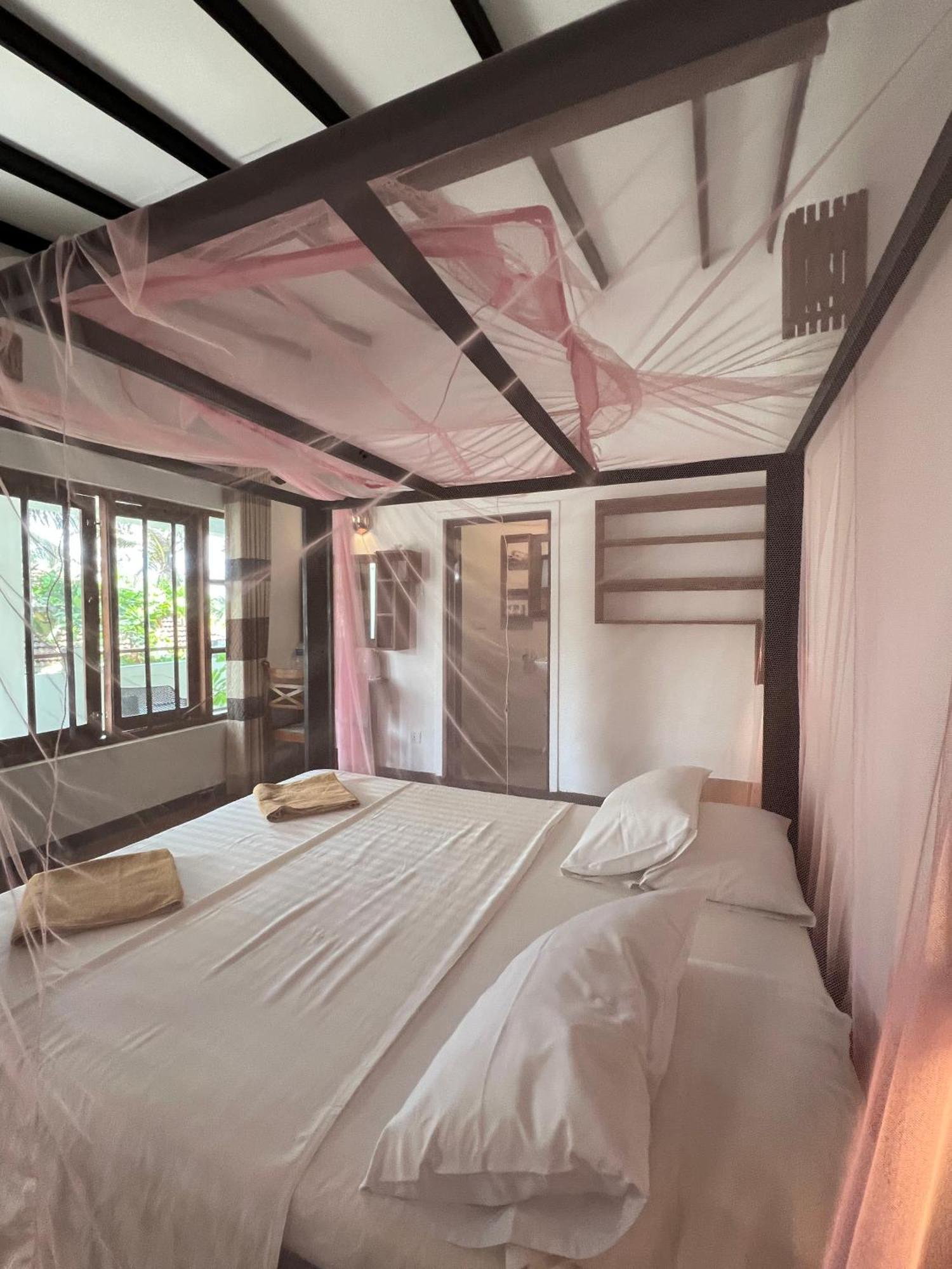 Sailors' Bay Bed & Breakfast Hikkaduwa Exterior photo