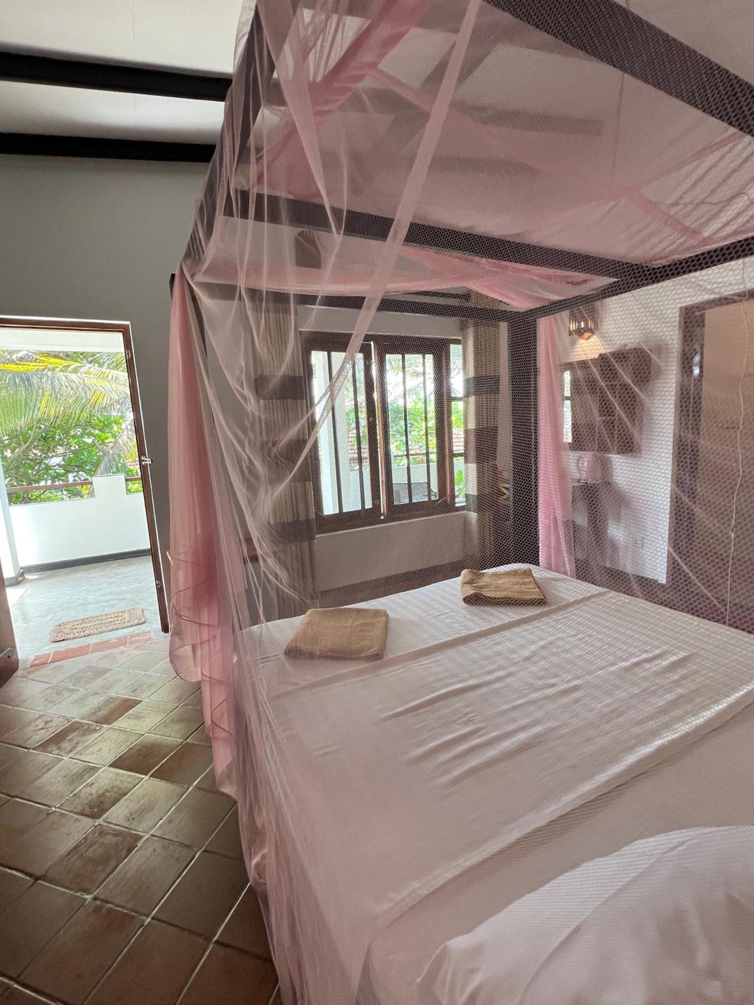 Sailors' Bay Bed & Breakfast Hikkaduwa Exterior photo