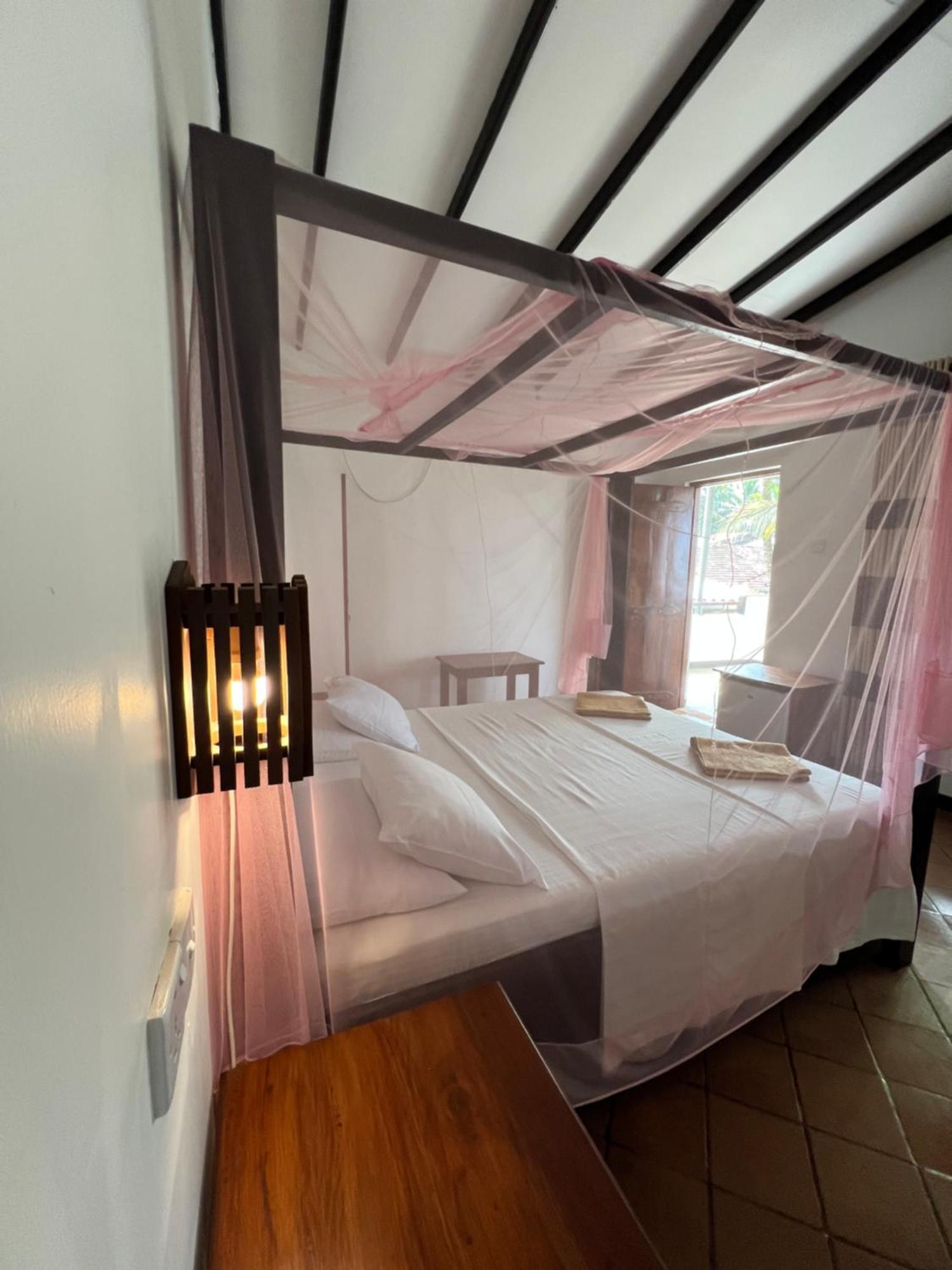 Sailors' Bay Bed & Breakfast Hikkaduwa Exterior photo