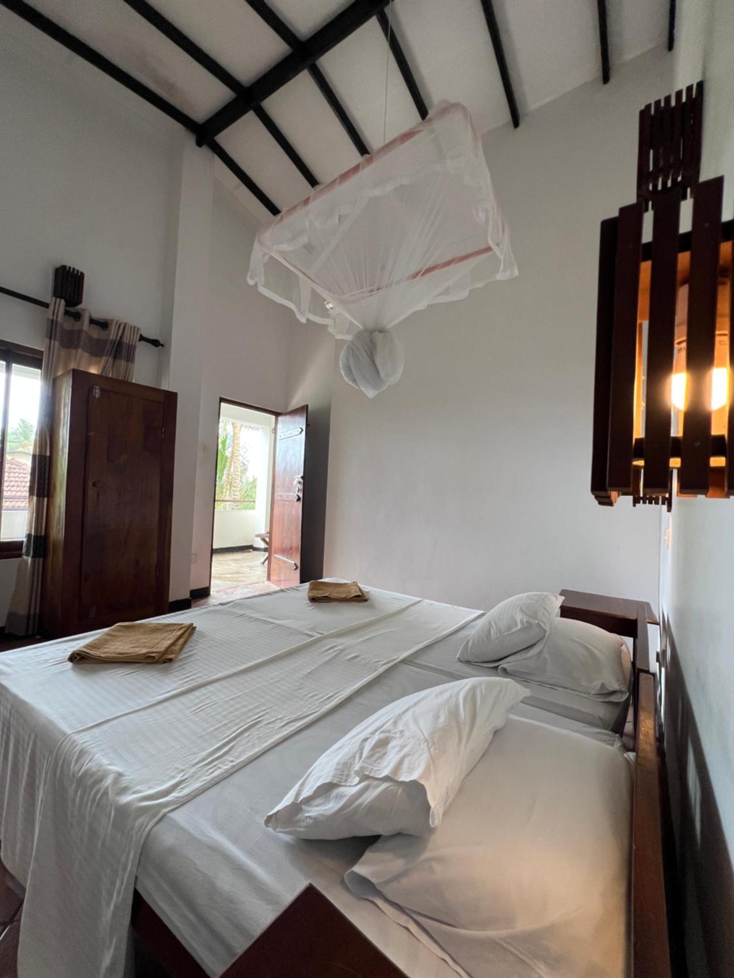 Sailors' Bay Bed & Breakfast Hikkaduwa Exterior photo