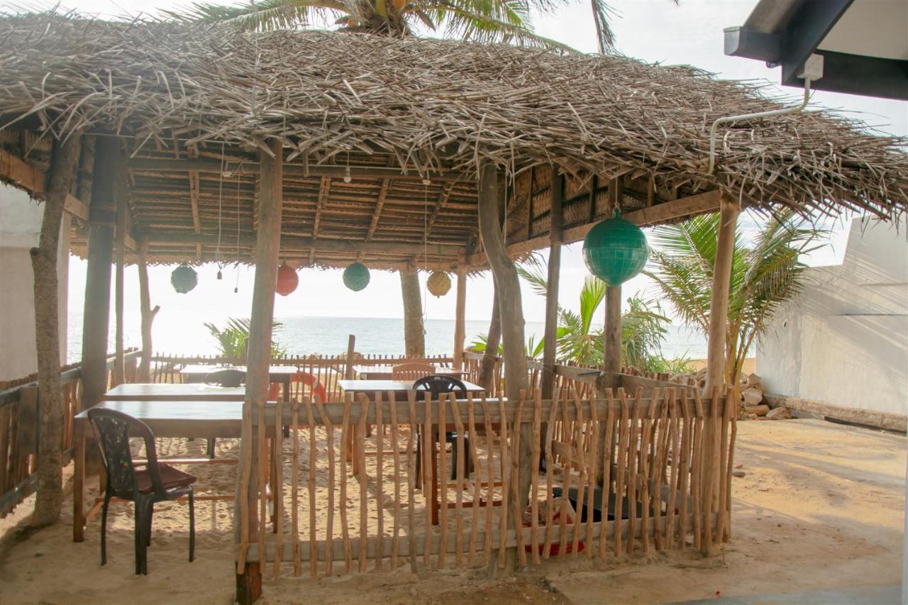 Sailors' Bay Bed & Breakfast Hikkaduwa Exterior photo