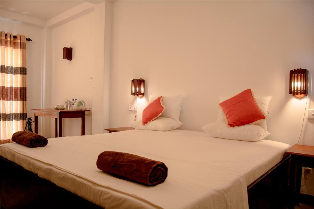 Sailors' Bay Bed & Breakfast Hikkaduwa Exterior photo