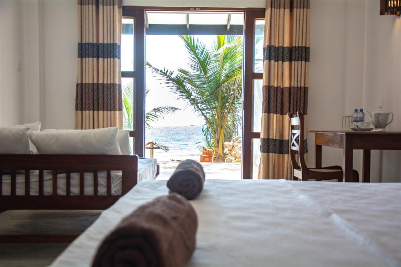 Sailors' Bay Bed & Breakfast Hikkaduwa Exterior photo